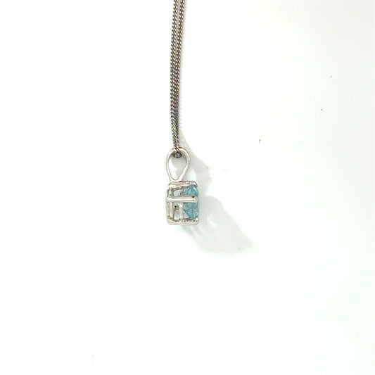 18k White Gold Round Cut Blue Aquamarine Pendant
