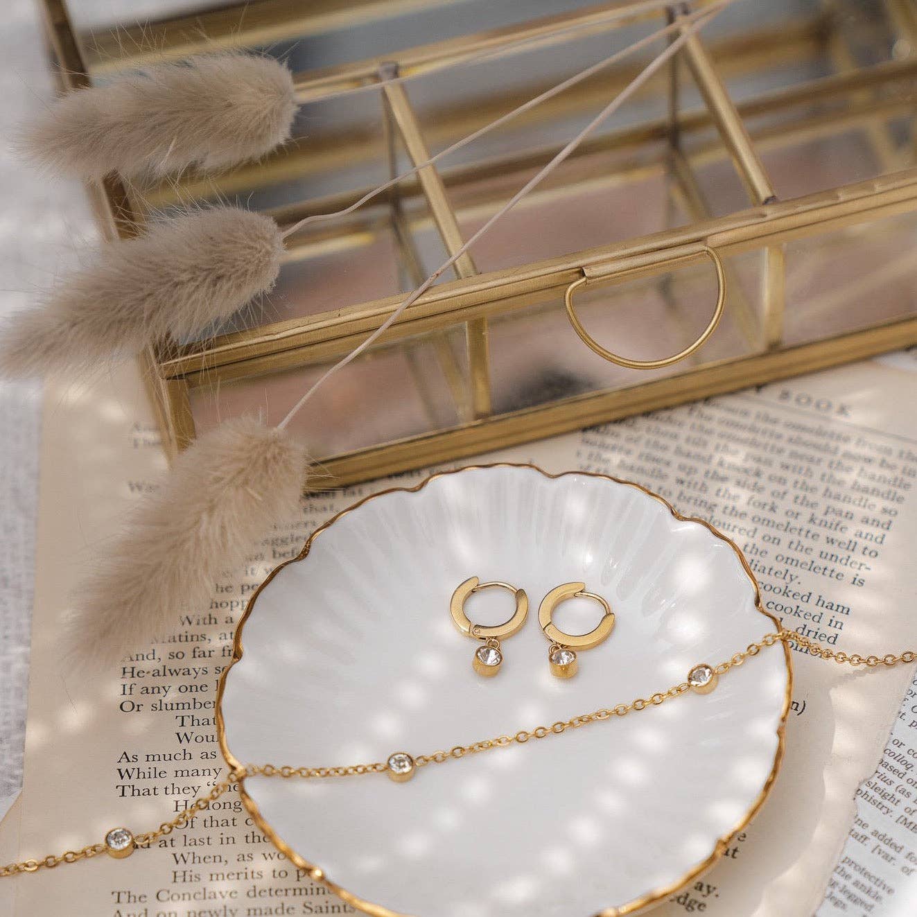 D. Louise - Touch of Sparkle Necklace: Gold