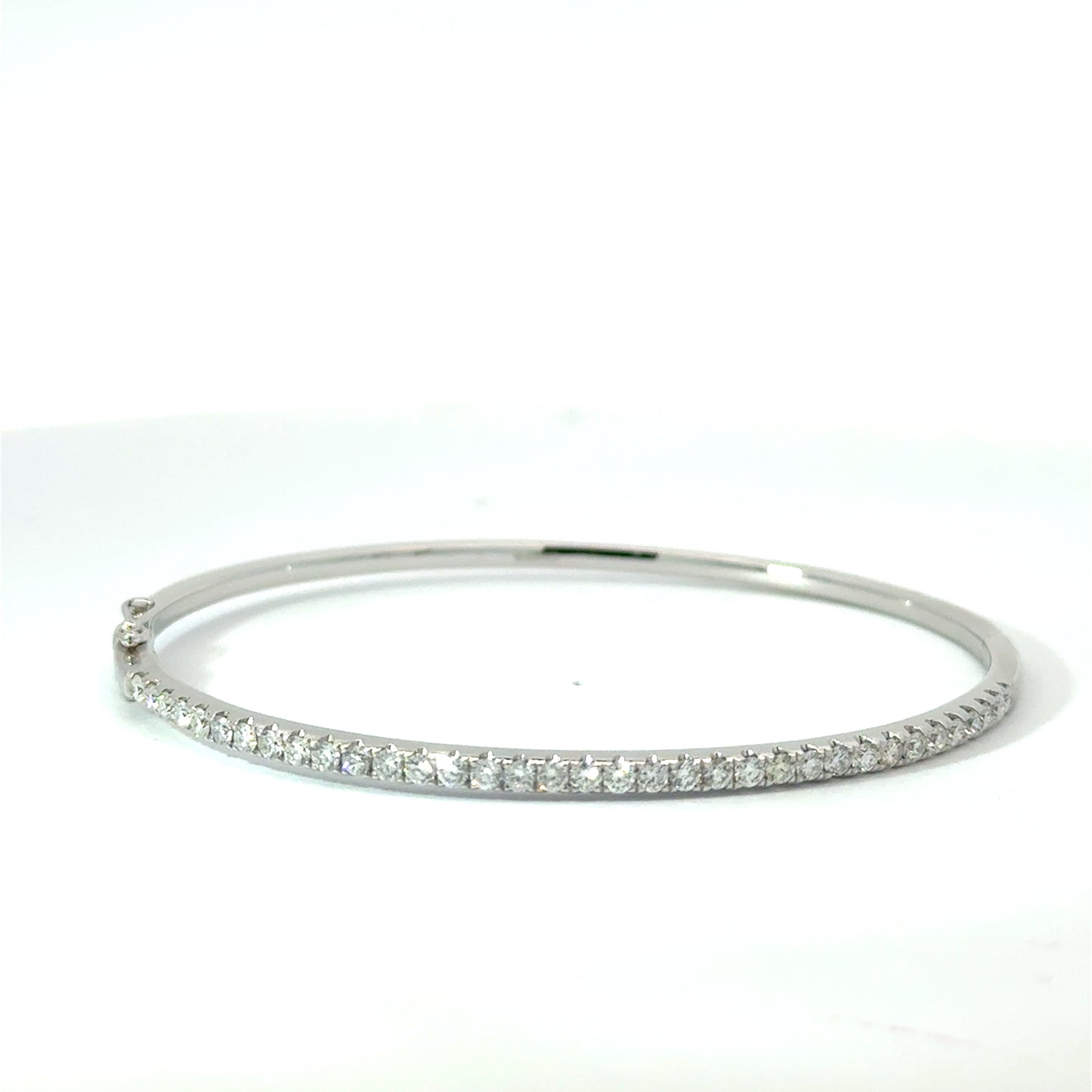 18k White Gold 1.01cttw Round Brilliant Cut Diamond Bangle