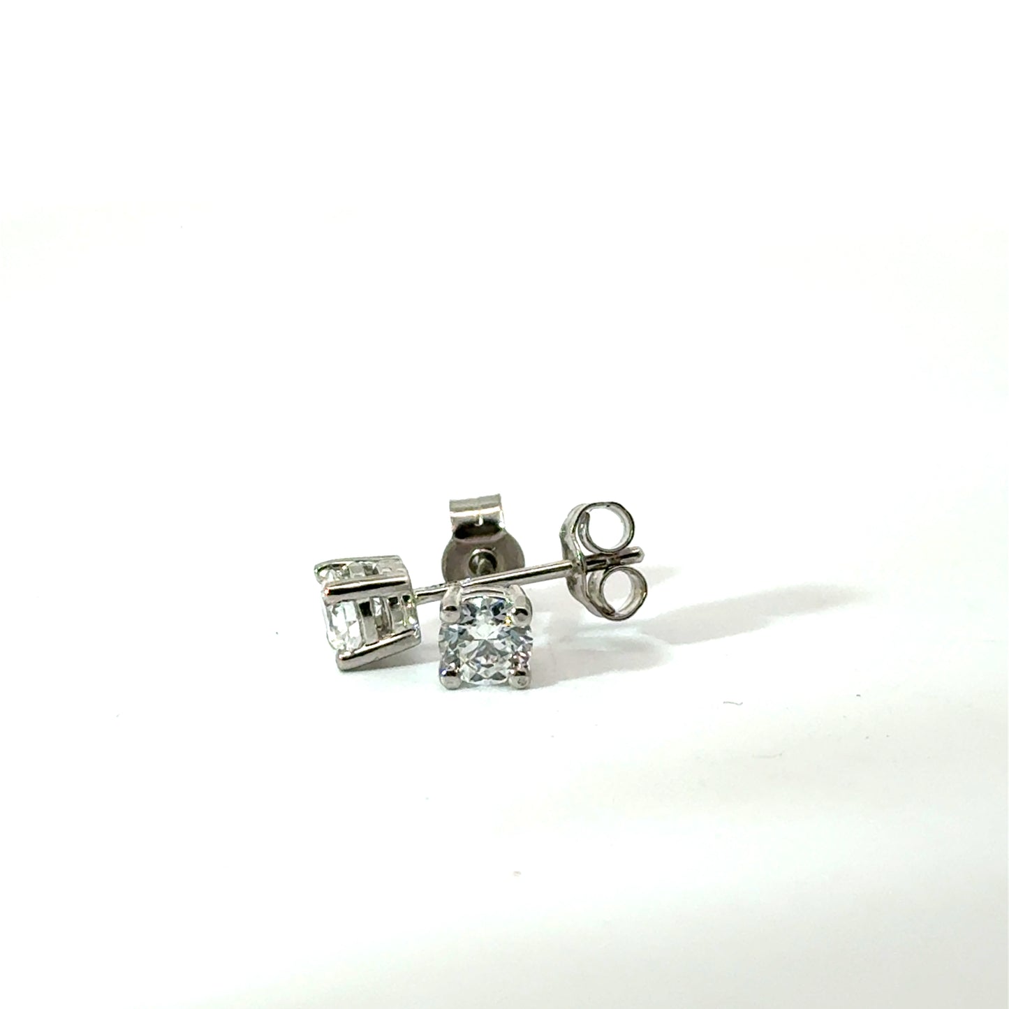 Platinum 0.60cttw Round Brilliant Cut Diamond Stud Earrings