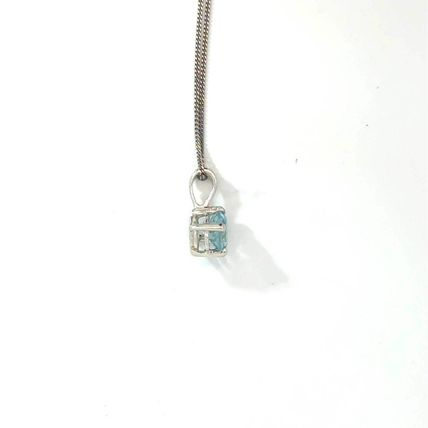 18k White Gold Round Cut Blue Aquamarine Pendant