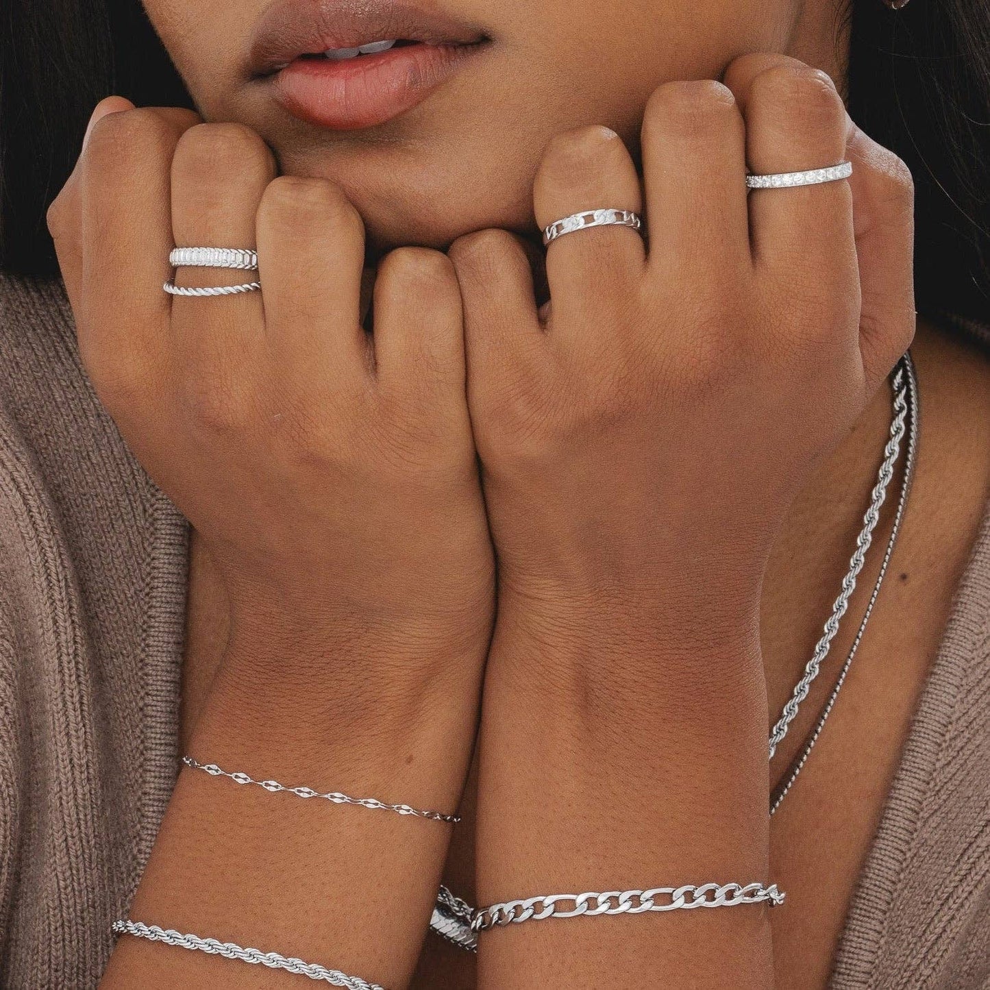 D. Louise - Eternity Band Ring: Gold / US 9 / UK R / EU 59